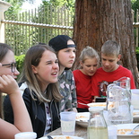 Mittagessen im Jugendhausgarten