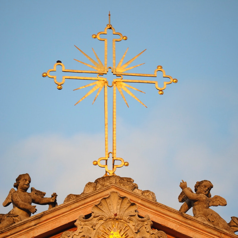 Stiftskirche Göttweig Giebelkreuz / Julia Sanftl