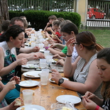 Abendessen im Jugendhausgarten