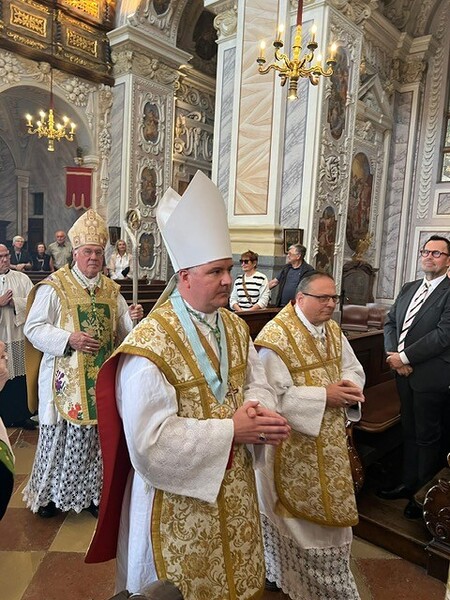Feierliche Aufnahme neuer Mitglieder im Konstantinischen St. Georgs-Orden des Hauses Bourbon-Sizillien im Stift Göttweig.