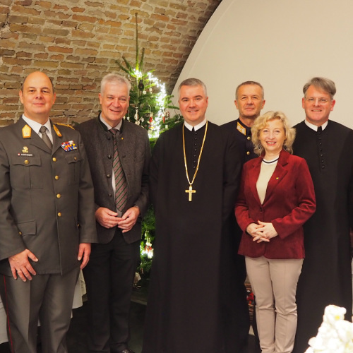 Festgäste bei der Eröffnung des Adventlichen Zaubers in Göttweig