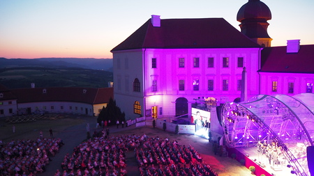 Elīna Garanča 2025 im Göttweiger Stiftshof