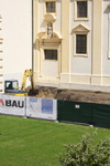 Foto vom Beginn der Bauarbeiten für den barrierefreien Zugang zur Stiftskirche Göttweig.
