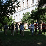 Gruppenspiel im JUgendhausgarten