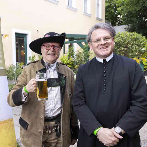 Conrad Seidl mit Pater Pirmin