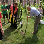 Weistocksegnung und Pflanzen des Weinstocks