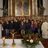 Jugendchor mit Pfarrer Marek und Jugendseelsorger P. Benjamin                               